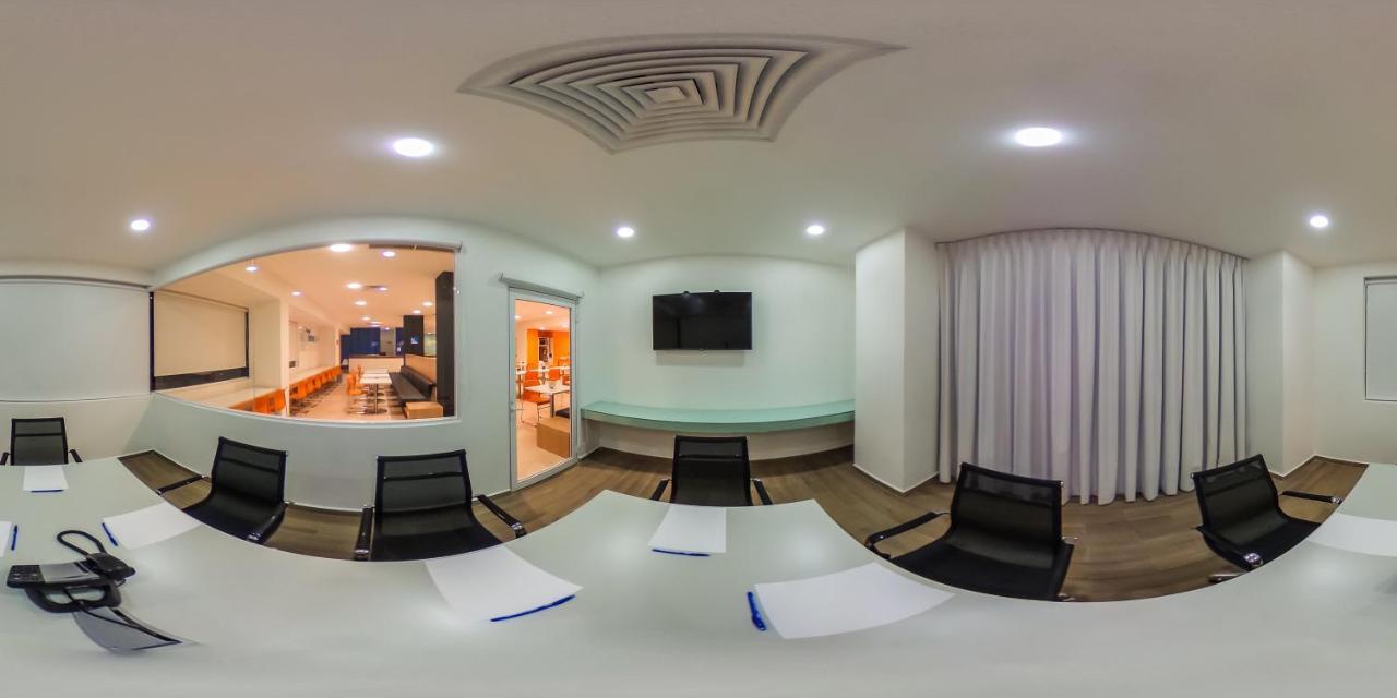 One Guadalajara Expo Hotel Екстериор снимка