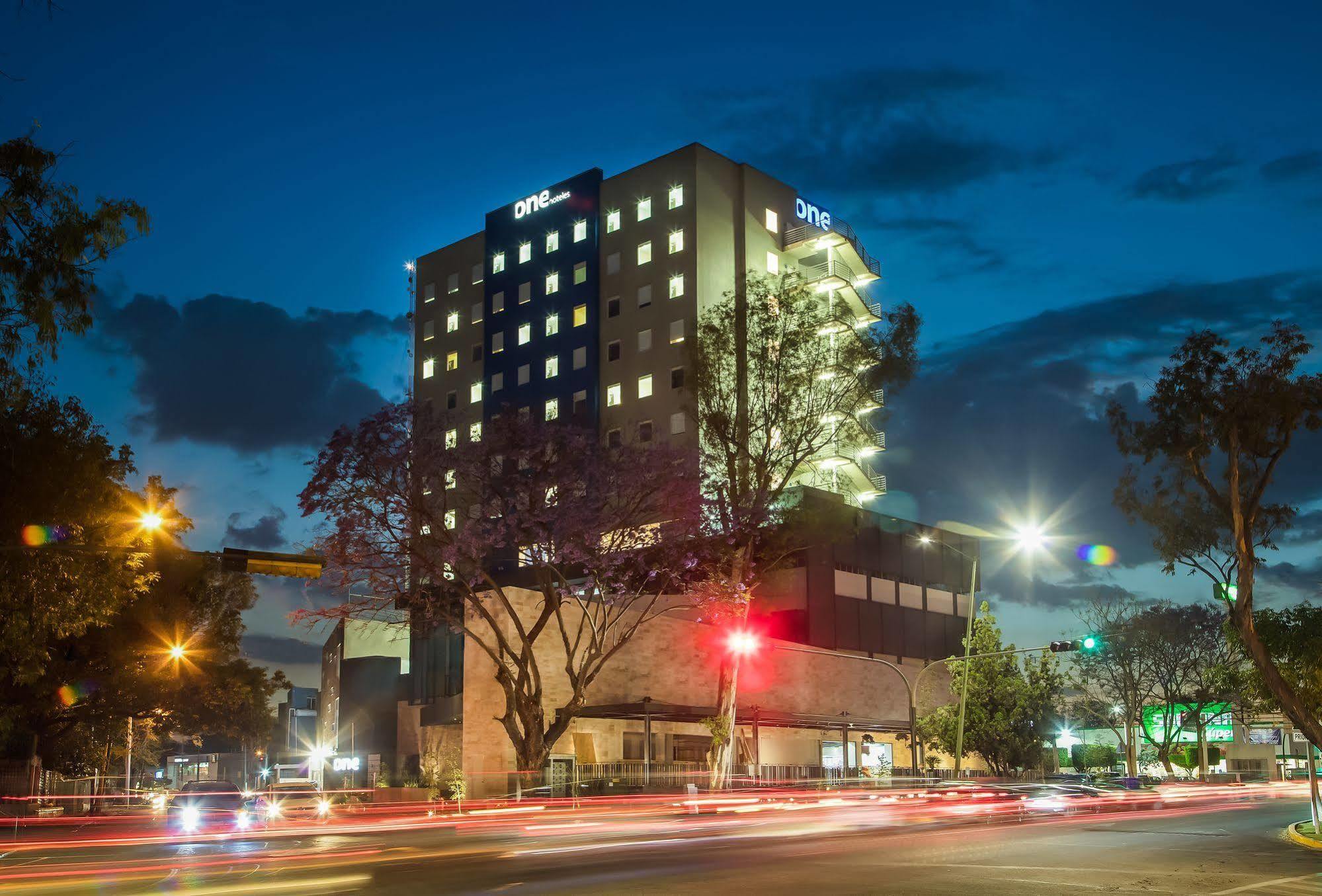 One Guadalajara Expo Hotel Екстериор снимка