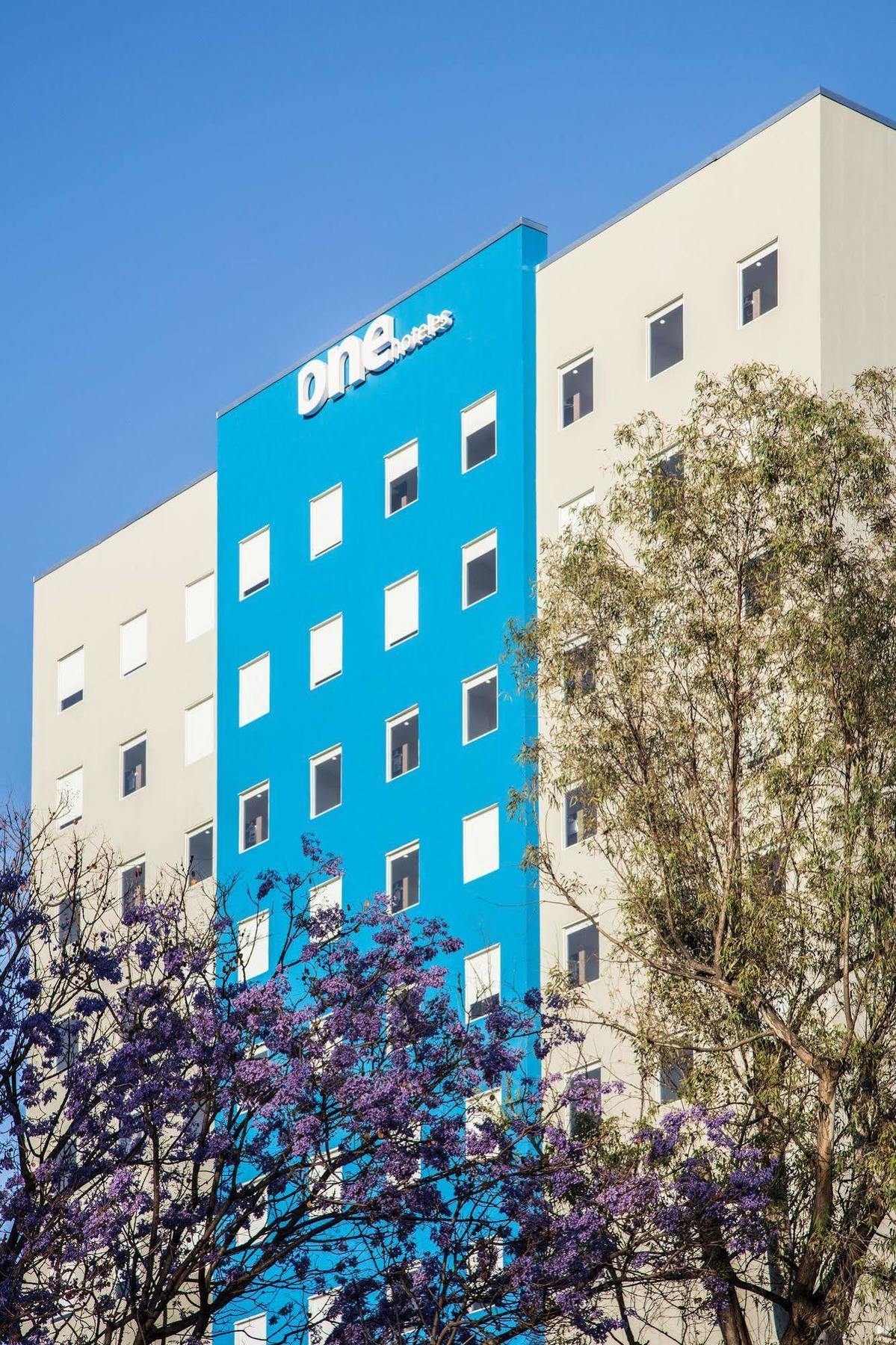 One Guadalajara Expo Hotel Екстериор снимка