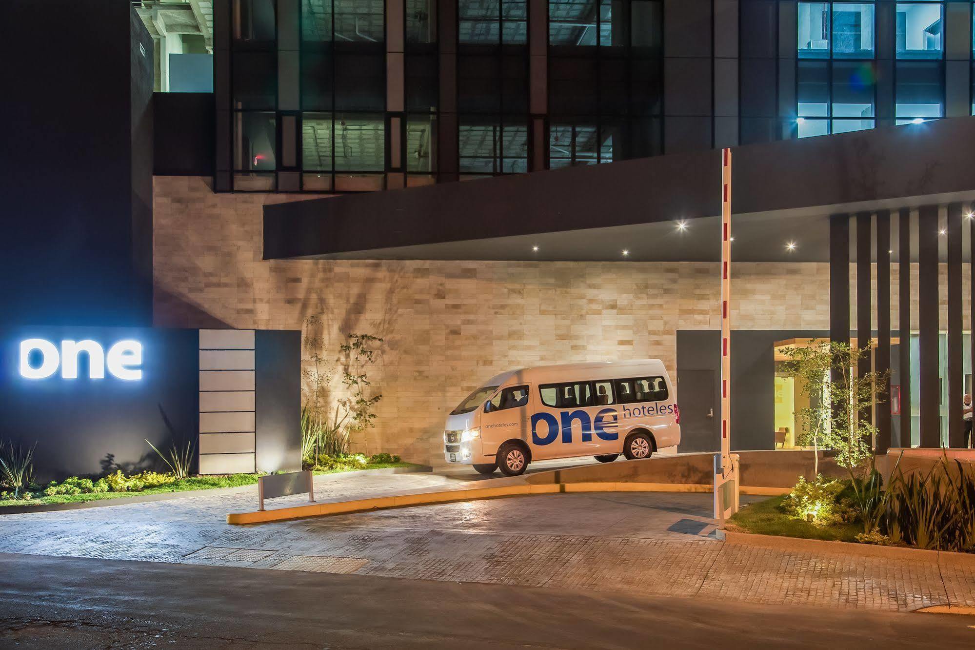 One Guadalajara Expo Hotel Екстериор снимка
