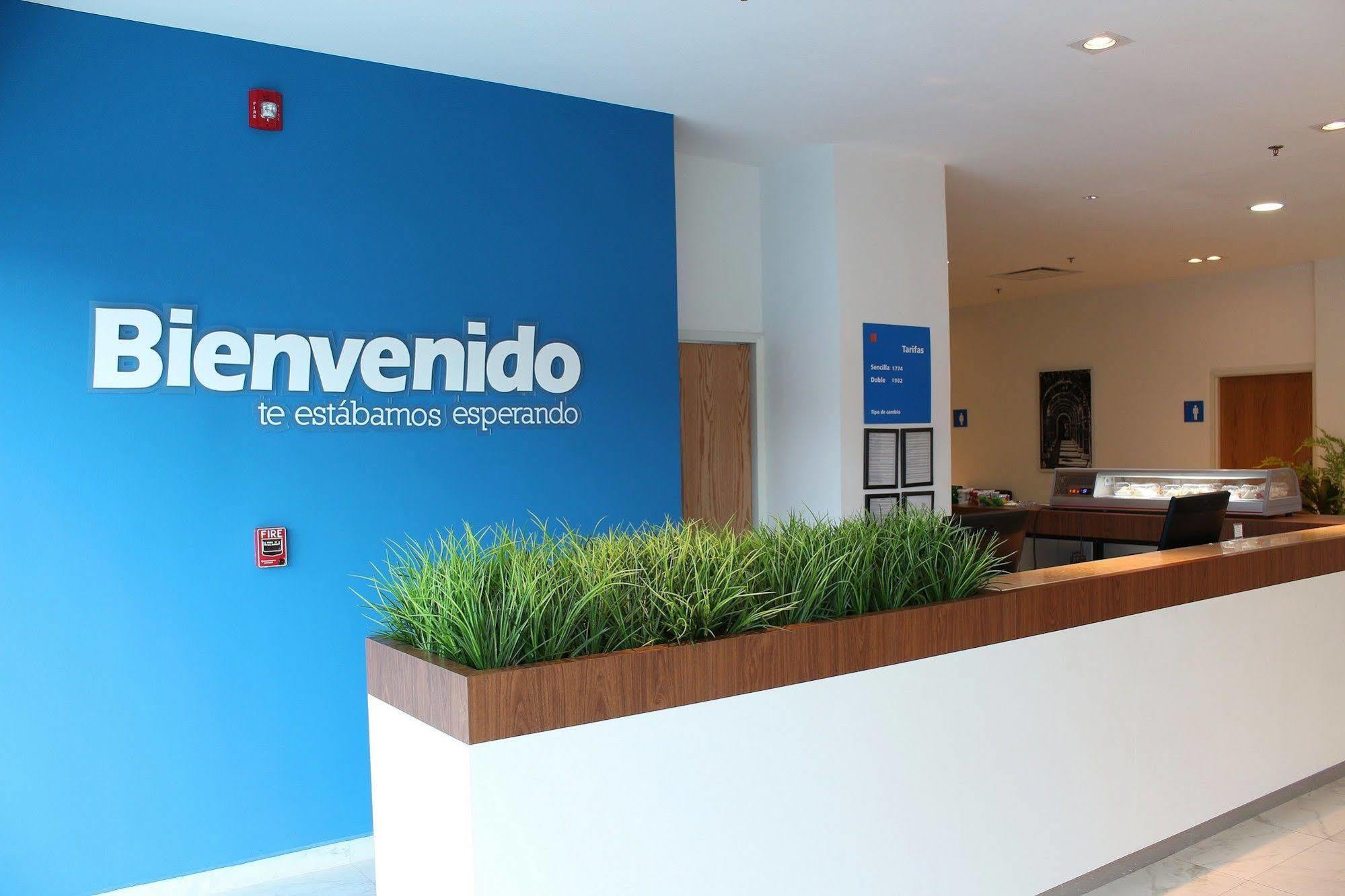 One Guadalajara Expo Hotel Екстериор снимка