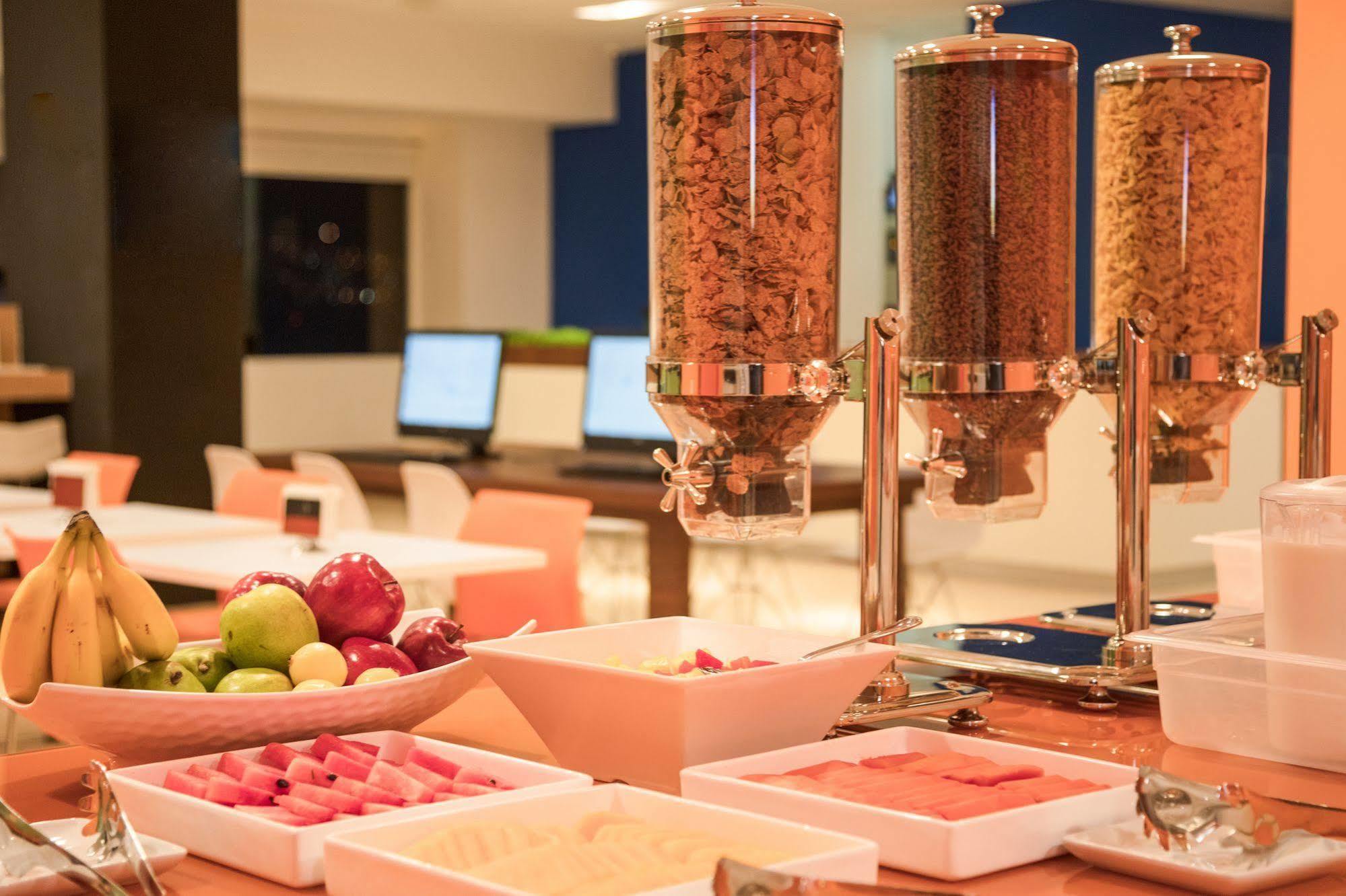 One Guadalajara Expo Hotel Екстериор снимка