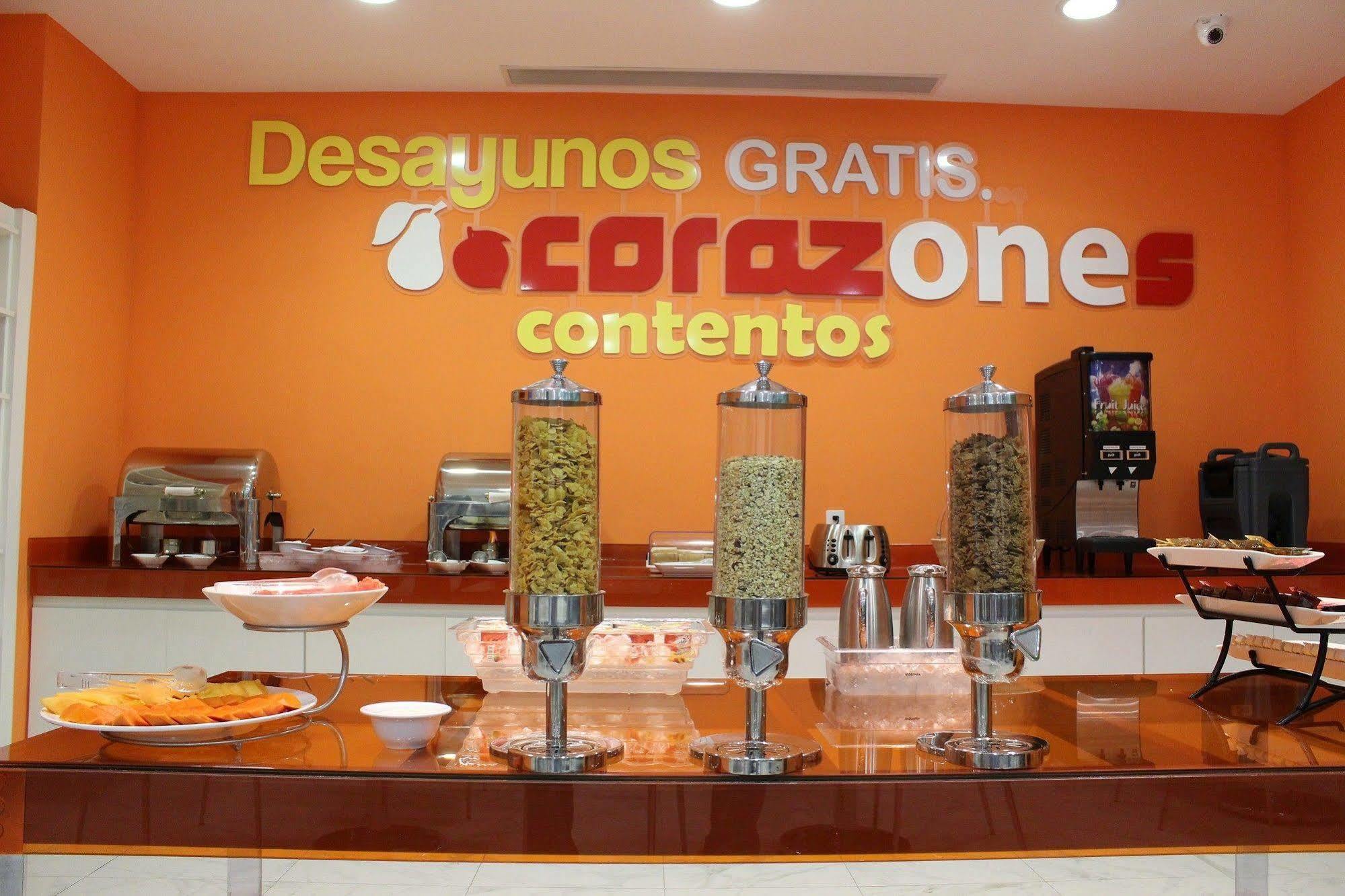 One Guadalajara Expo Hotel Екстериор снимка