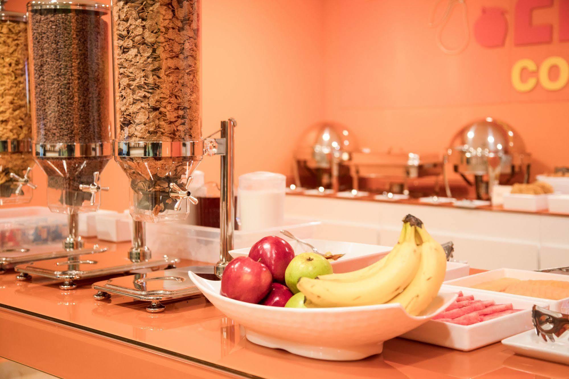 One Guadalajara Expo Hotel Екстериор снимка