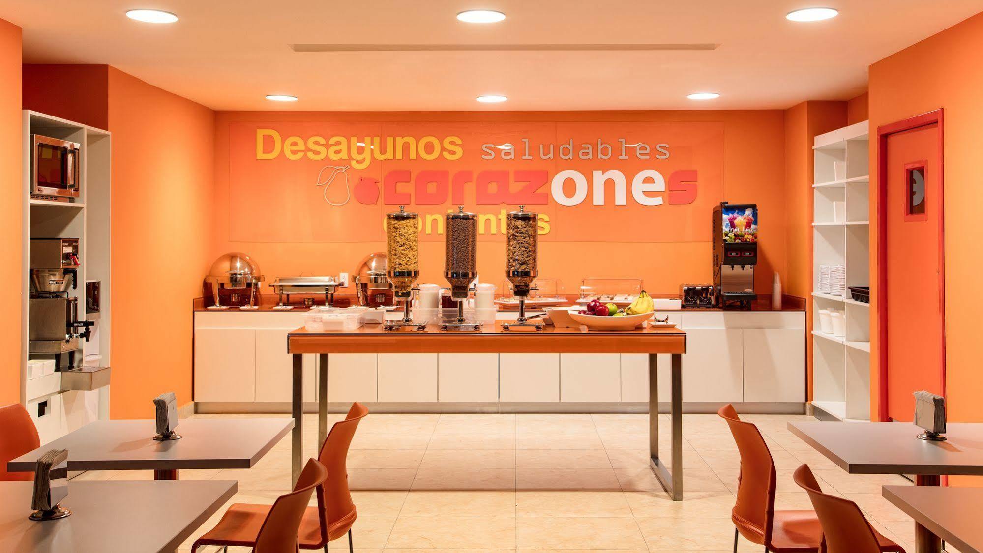 One Guadalajara Expo Hotel Екстериор снимка